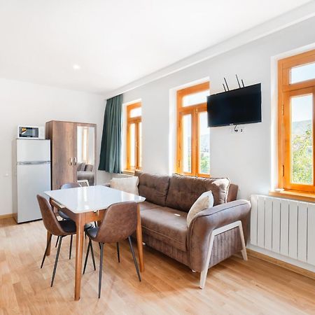 Guli Of Tbilisi - River View Duplex Apartment In Historic City Center Esterno foto