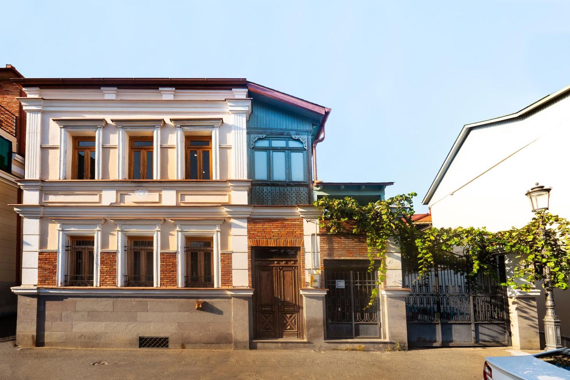 Guli Of Tbilisi - River View Duplex Apartment In Historic City Center Esterno foto