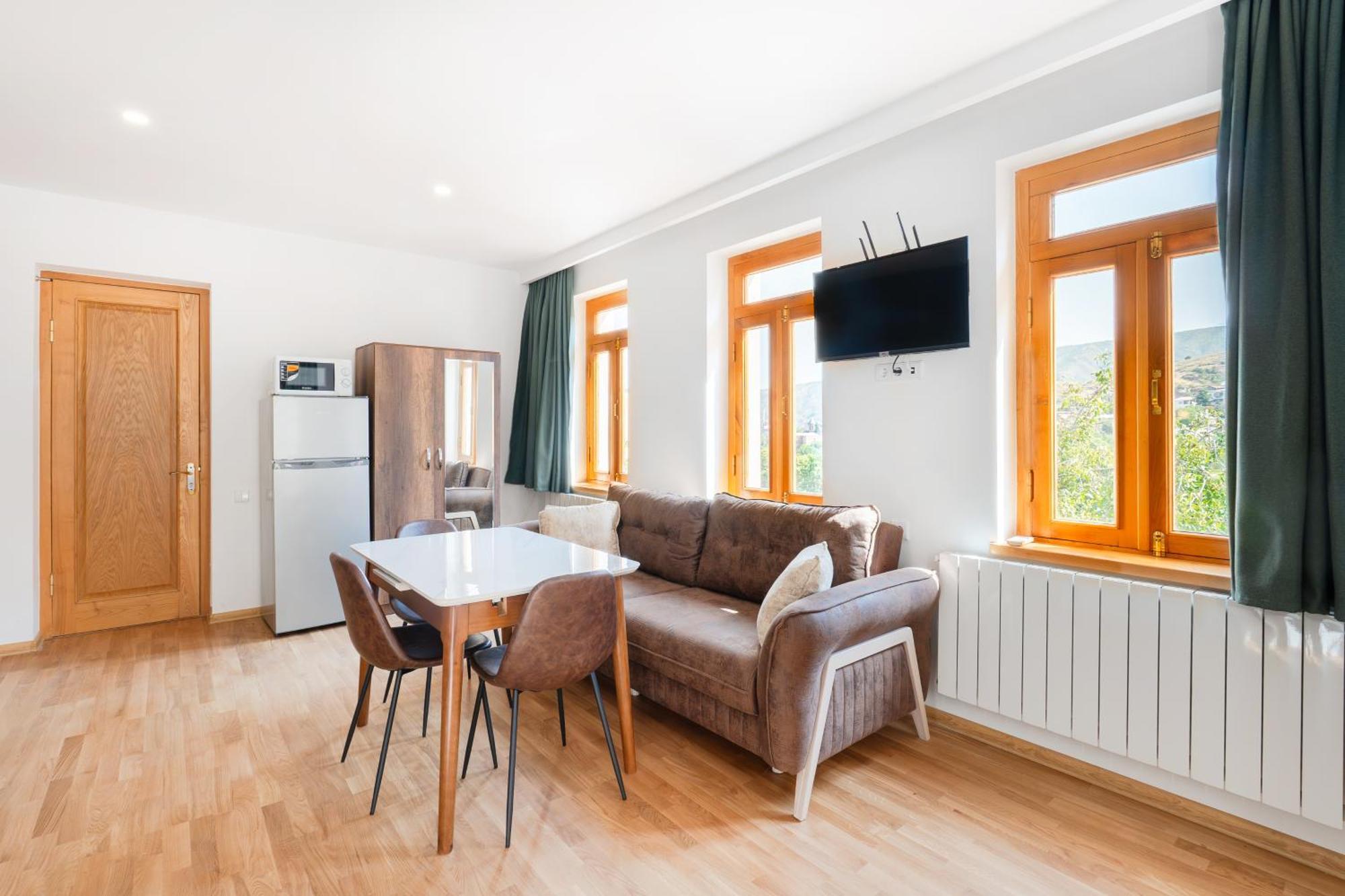 Guli Of Tbilisi - River View Duplex Apartment In Historic City Center Esterno foto