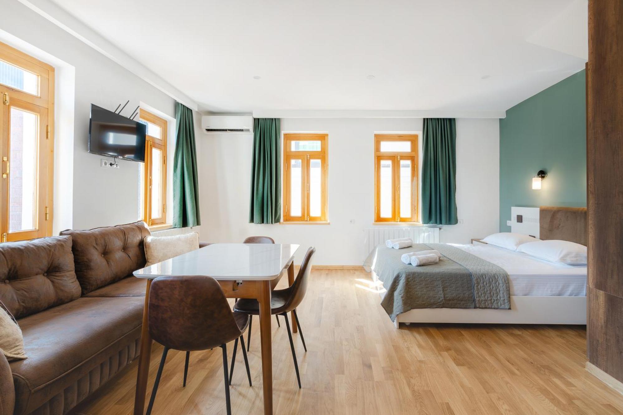 Guli Of Tbilisi - River View Duplex Apartment In Historic City Center Esterno foto
