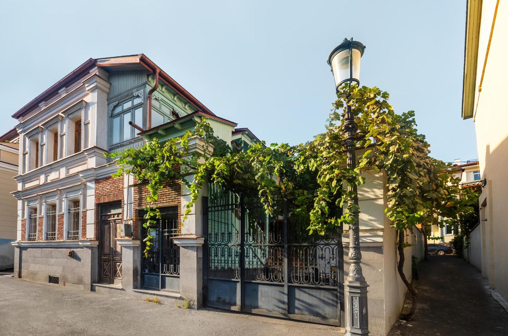 Guli Of Tbilisi - River View Duplex Apartment In Historic City Center Esterno foto