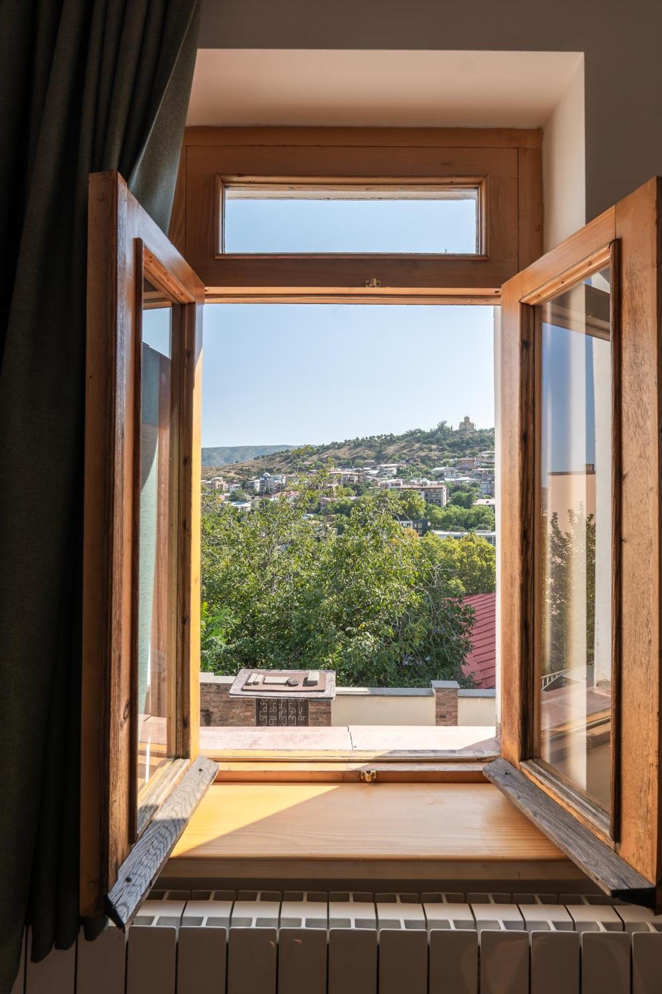 Guli Of Tbilisi - River View Duplex Apartment In Historic City Center Esterno foto