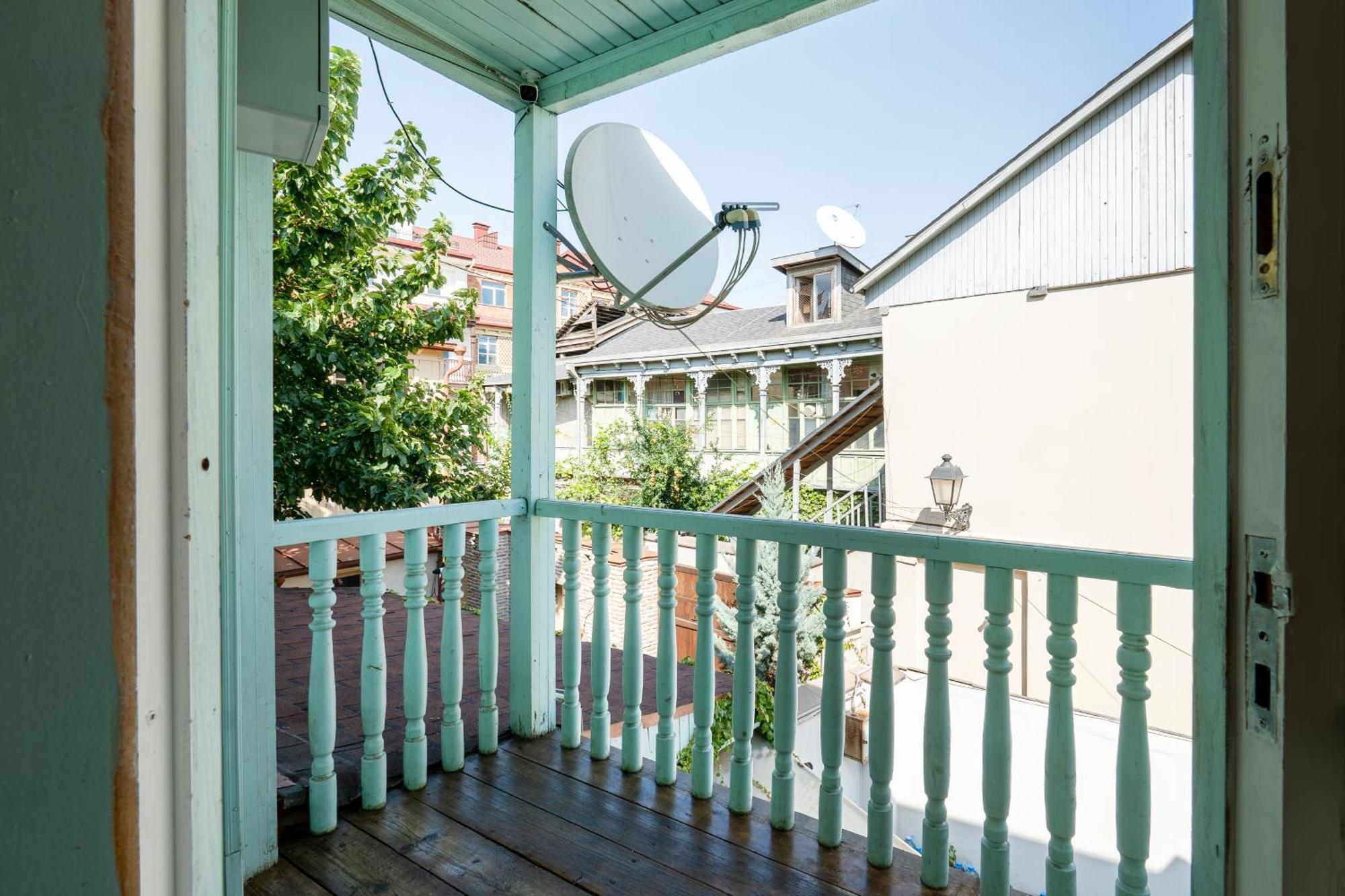 Guli Of Tbilisi - River View Duplex Apartment In Historic City Center Esterno foto