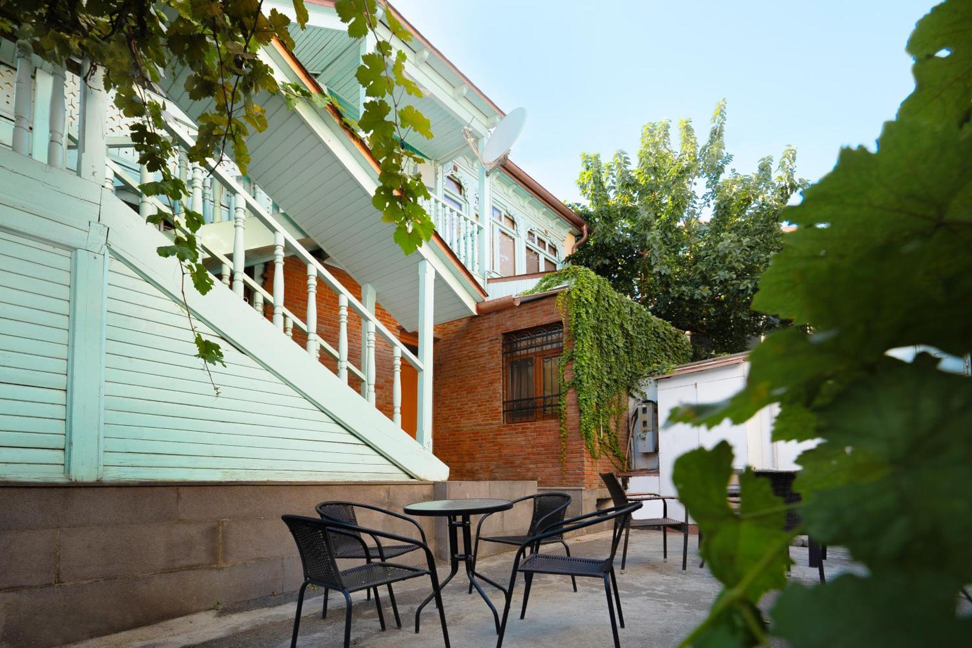 Guli Of Tbilisi - River View Duplex Apartment In Historic City Center Esterno foto